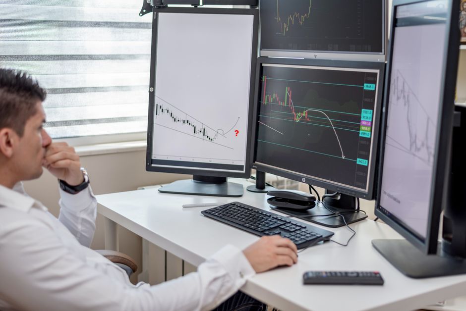 SOC analysts screens — AI security operations center SOC automation